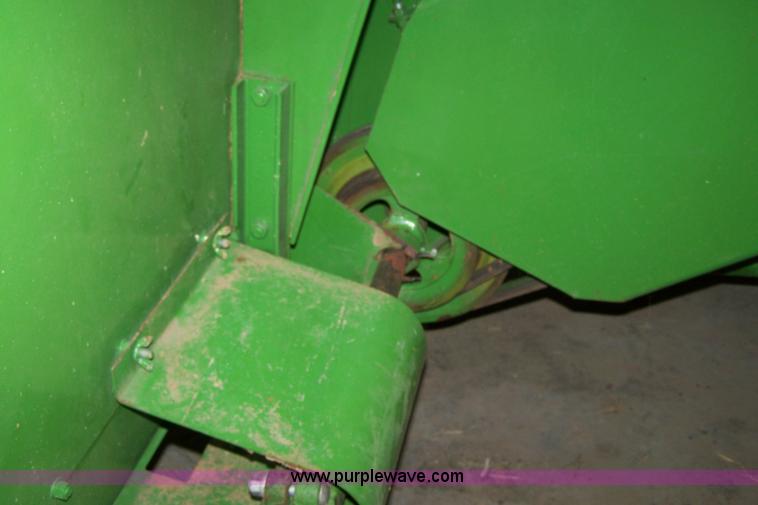 image for item 7383 1972 John Deere 6600 combine