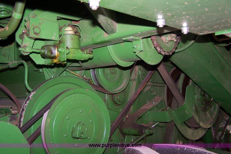 image for item 7383 1972 John Deere 6600 combine