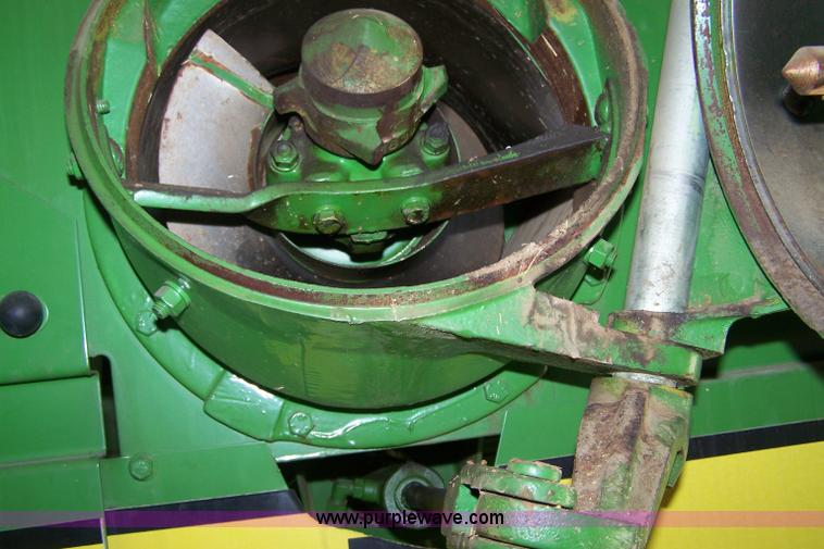 image for item 7383 1972 John Deere 6600 combine