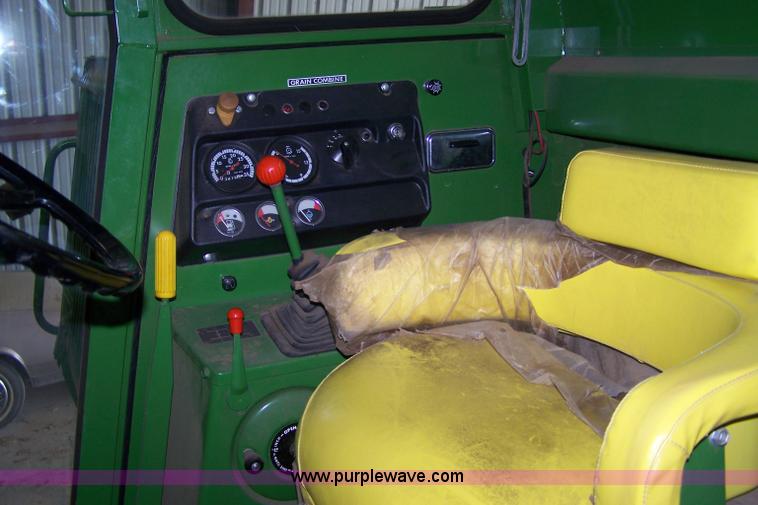 image for item 7383 1972 John Deere 6600 combine