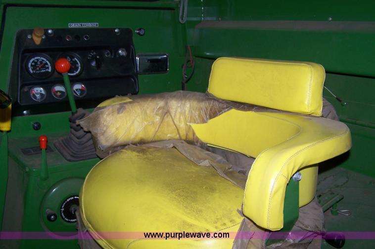 image for item 7383 1972 John Deere 6600 combine