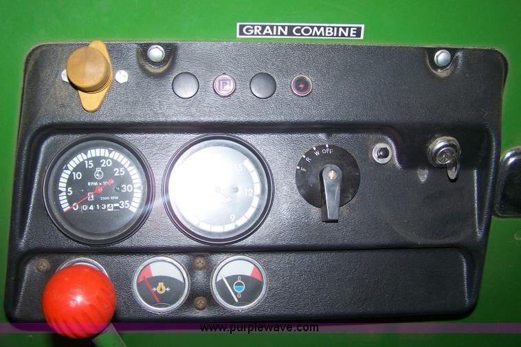 image for item 7383 1972 John Deere 6600 combine