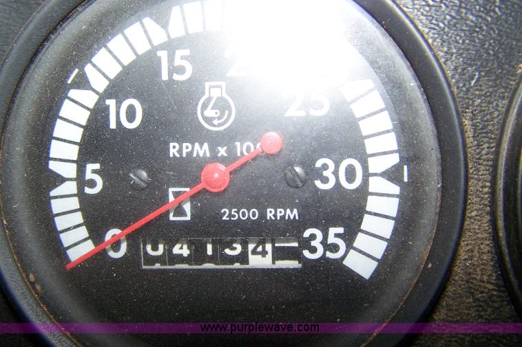 image for item 7383 1972 John Deere 6600 combine