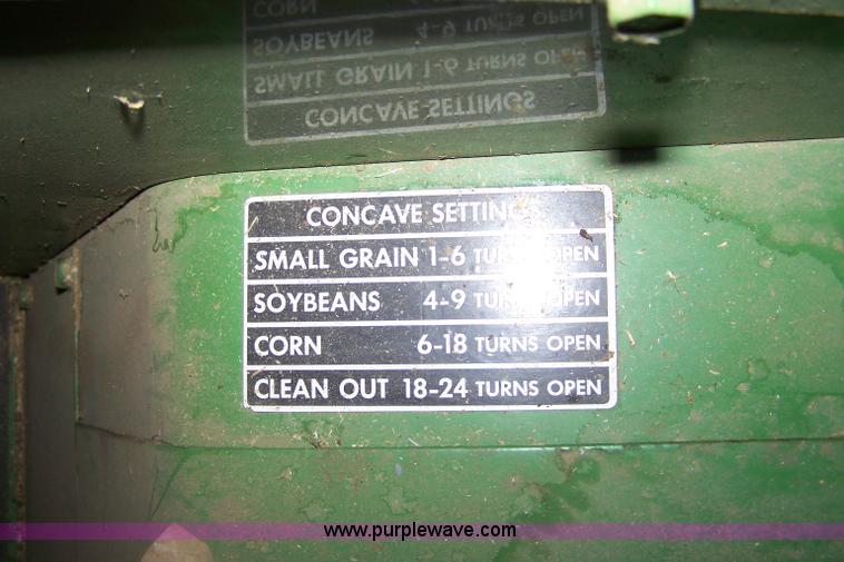 image for item 7383 1972 John Deere 6600 combine