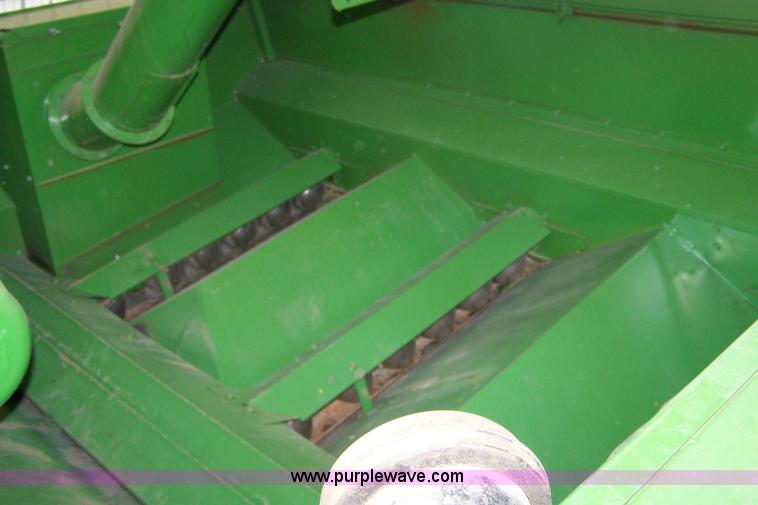 image for item 7383 1972 John Deere 6600 combine