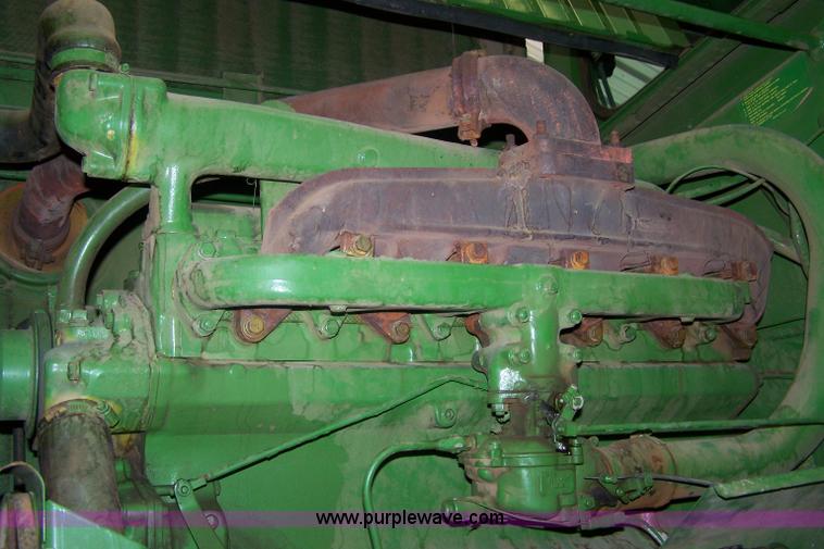 image for item 7383 1972 John Deere 6600 combine