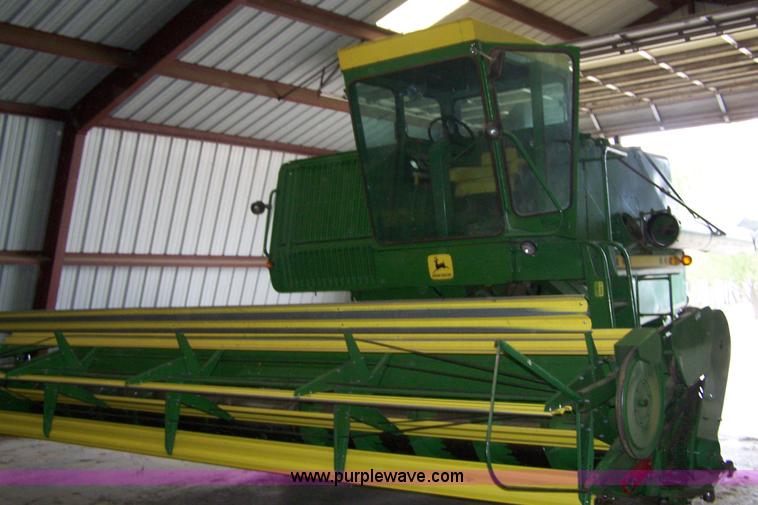 image for item 7389 1972 John Deere 6600 combine