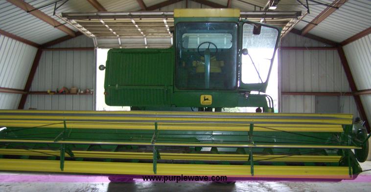 image for item 7389 1972 John Deere 6600 combine