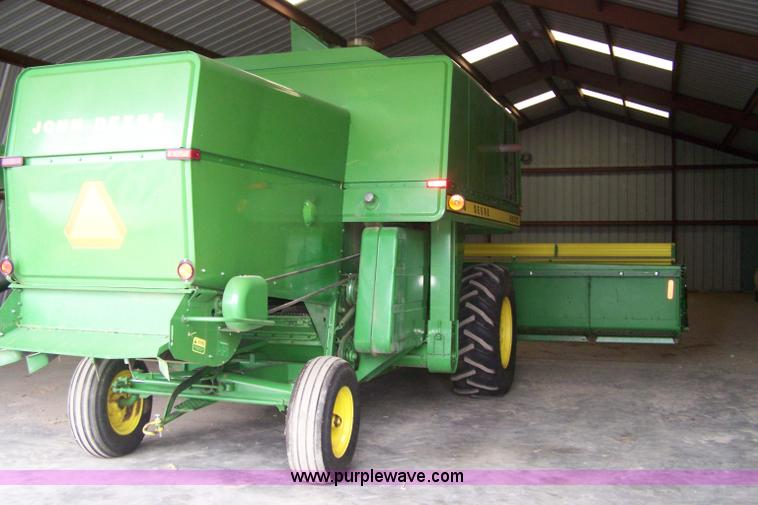 image for item 7389 1972 John Deere 6600 combine