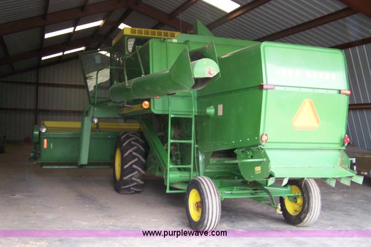 image for item 7389 1972 John Deere 6600 combine