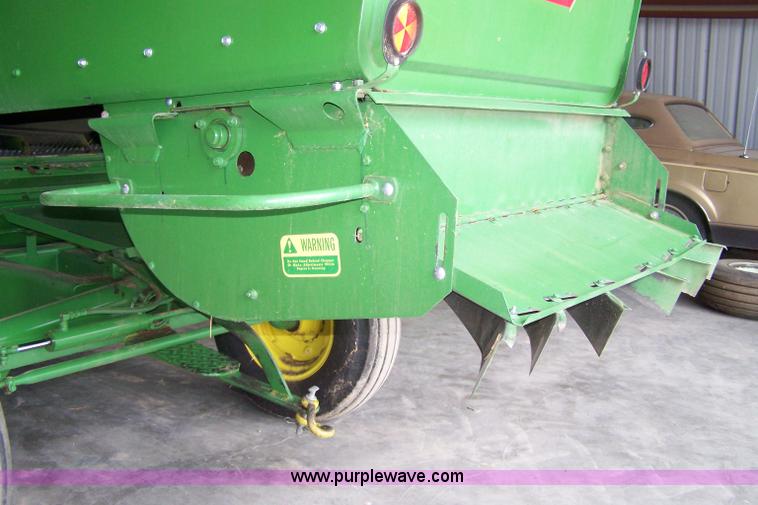 image for item 7389 1972 John Deere 6600 combine