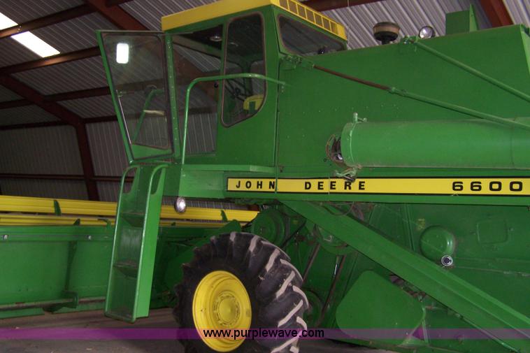 image for item 7389 1972 John Deere 6600 combine