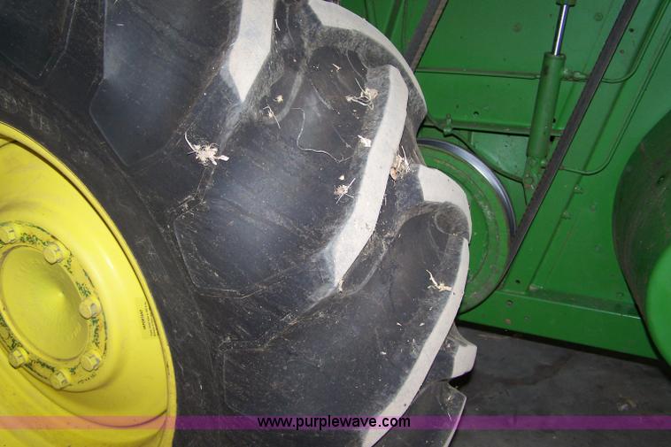 image for item 7389 1972 John Deere 6600 combine