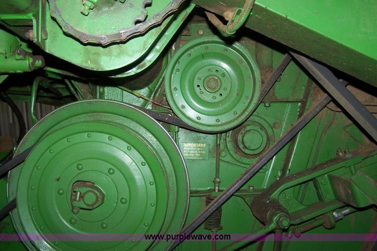 image for item 7389 1972 John Deere 6600 combine