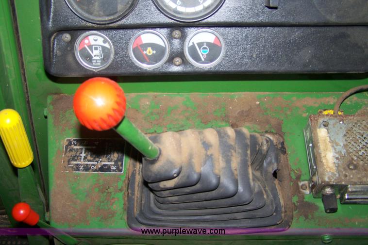 image for item 7389 1972 John Deere 6600 combine