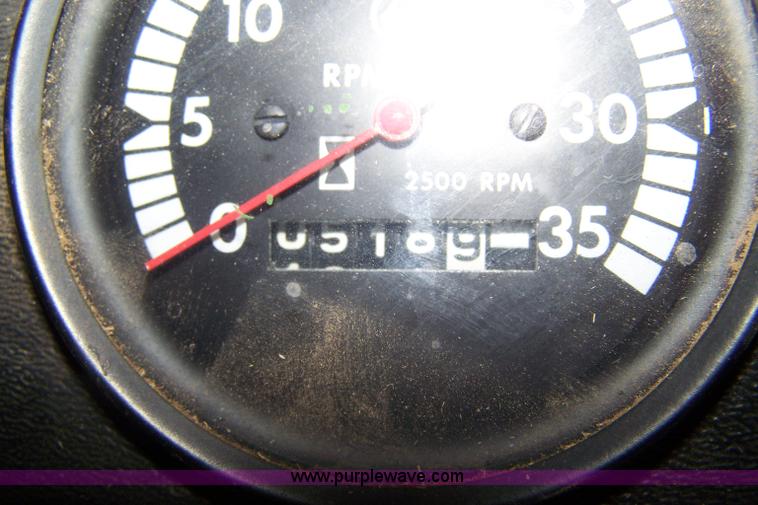 image for item 7389 1972 John Deere 6600 combine