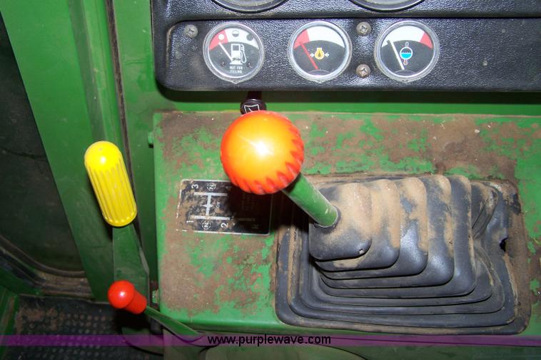 image for item 7389 1972 John Deere 6600 combine