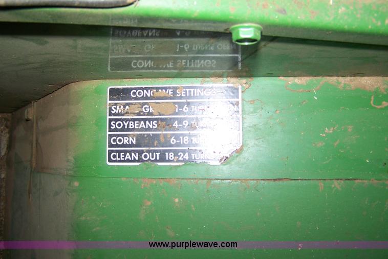 image for item 7389 1972 John Deere 6600 combine