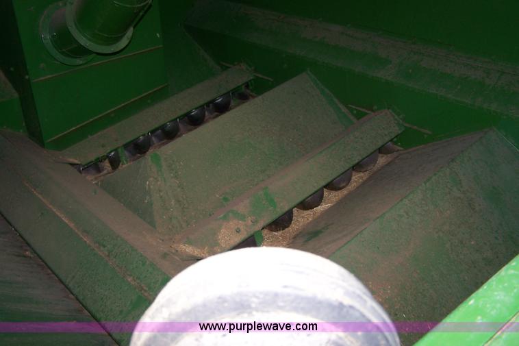 image for item 7389 1972 John Deere 6600 combine