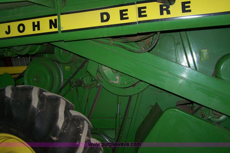 image for item 7389 1972 John Deere 6600 combine