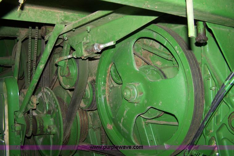 image for item 7389 1972 John Deere 6600 combine