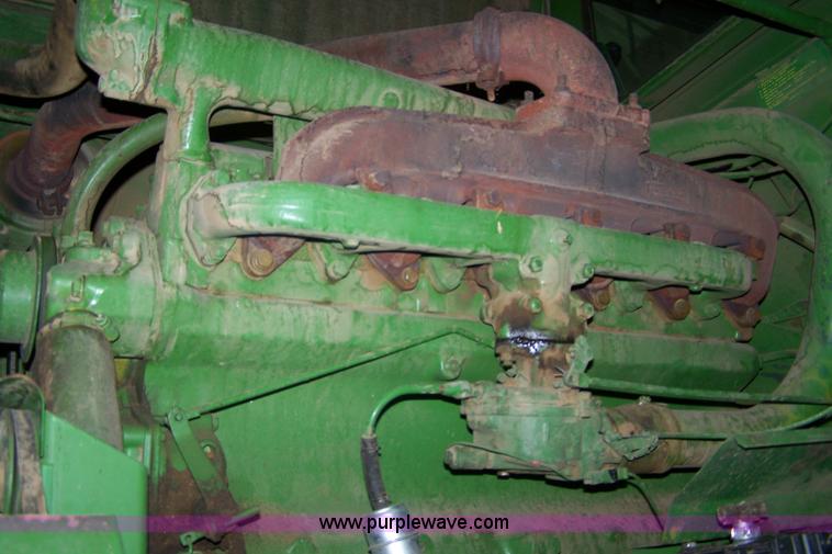 image for item 7389 1972 John Deere 6600 combine
