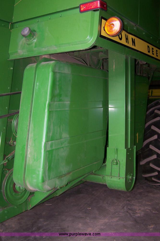 image for item 7389 1972 John Deere 6600 combine
