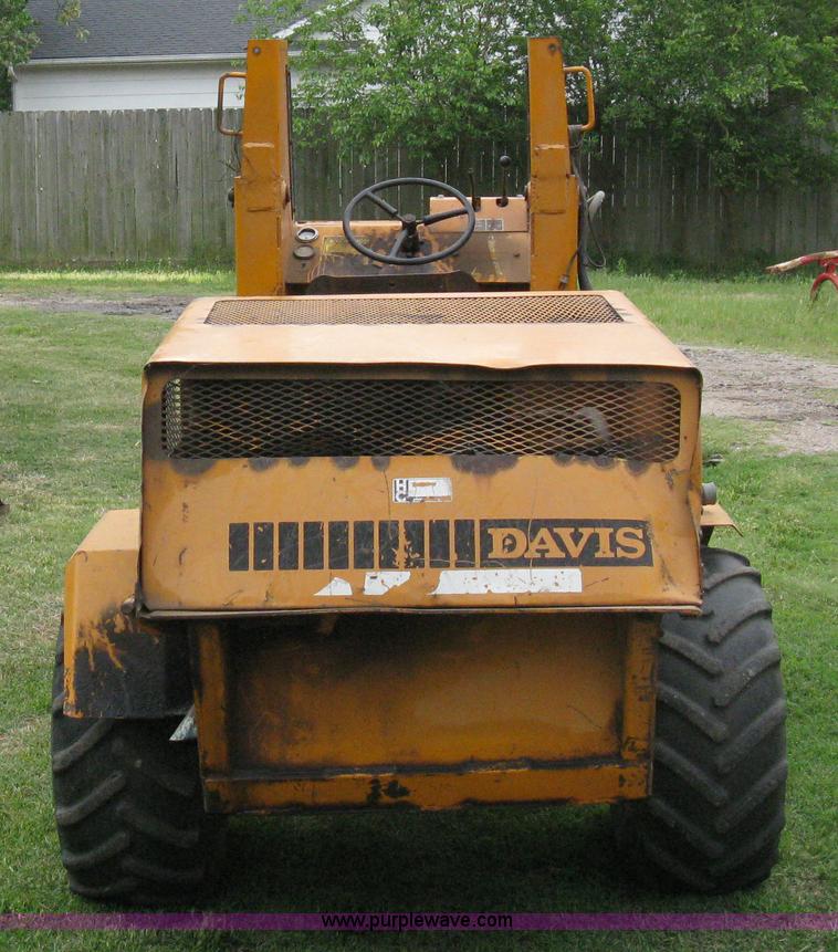 image for item 8091 Case Davis 430 Scat Back loader