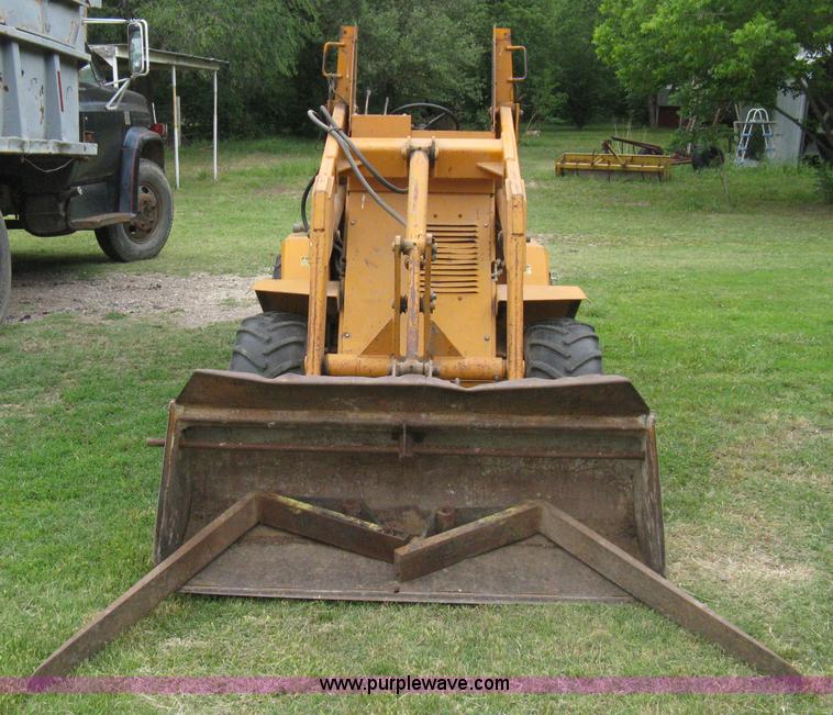 image for item 8091 Case Davis 430 Scat Back loader