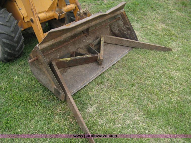 image for item 8091 Case Davis 430 Scat Back loader