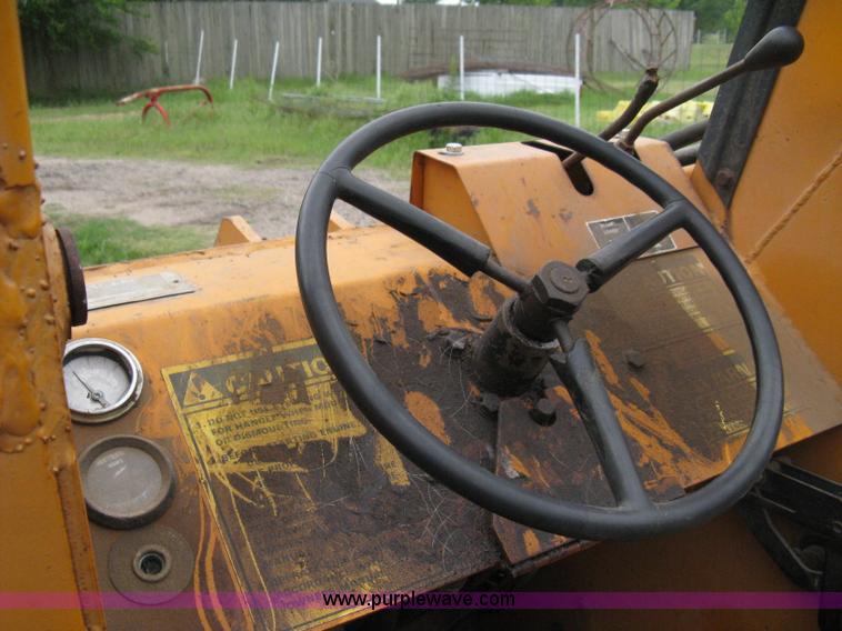 image for item 8091 Case Davis 430 Scat Back loader