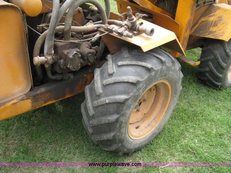 image for item 8091 Case Davis 430 Scat Back loader