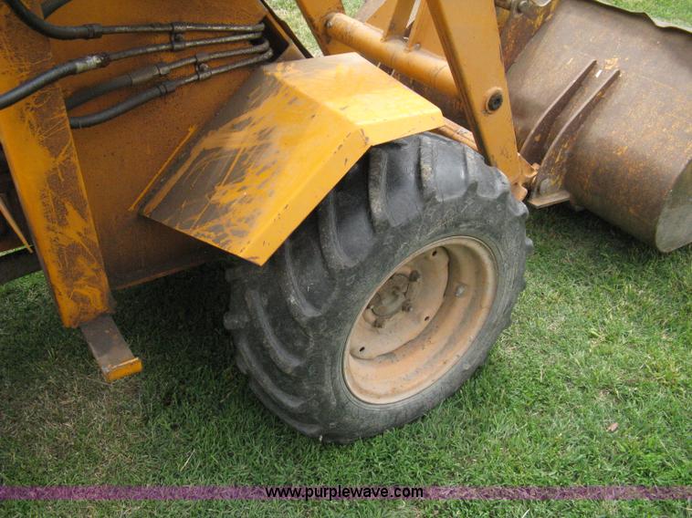 image for item 8091 Case Davis 430 Scat Back loader