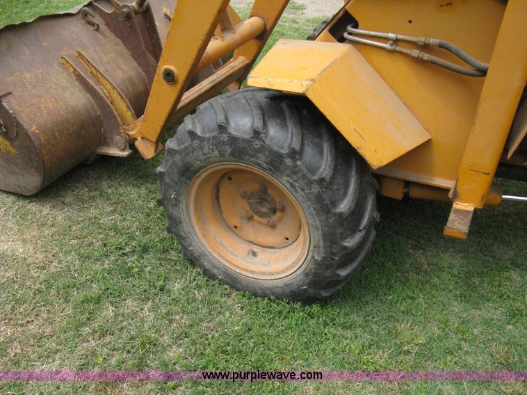 image for item 8091 Case Davis 430 Scat Back loader