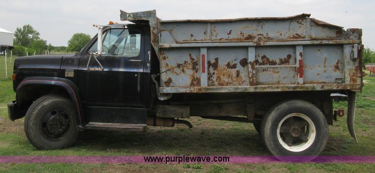 image for item 8096 1973 Chevrolet C60 dump truck