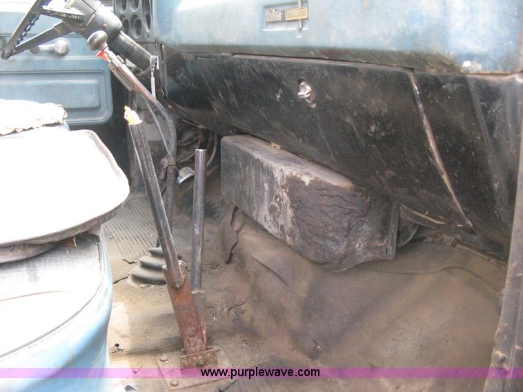 image for item 8096 1973 Chevrolet C60 dump truck