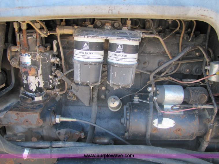 image for item 8485 White 2-105 Field Boss tractor