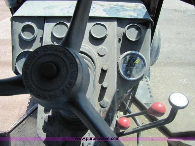 image for item 8485 White 2-105 Field Boss tractor