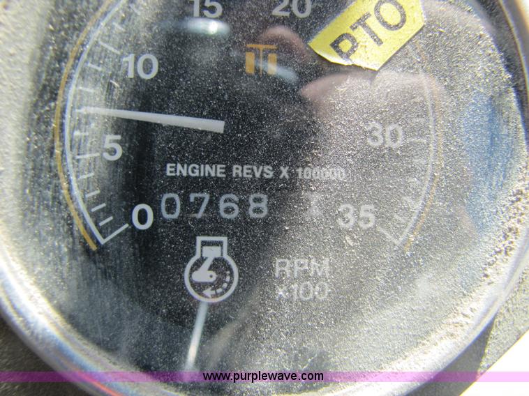 image for item 8485 White 2-105 Field Boss tractor