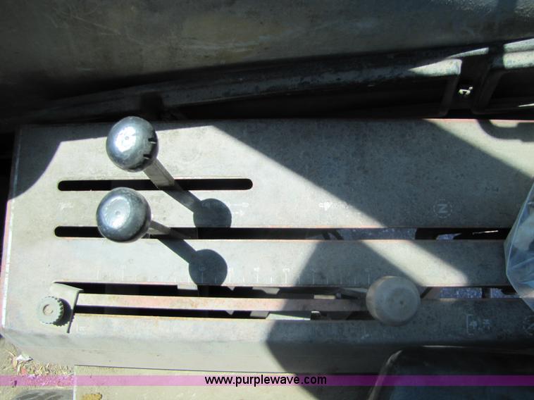 image for item 8485 White 2-105 Field Boss tractor