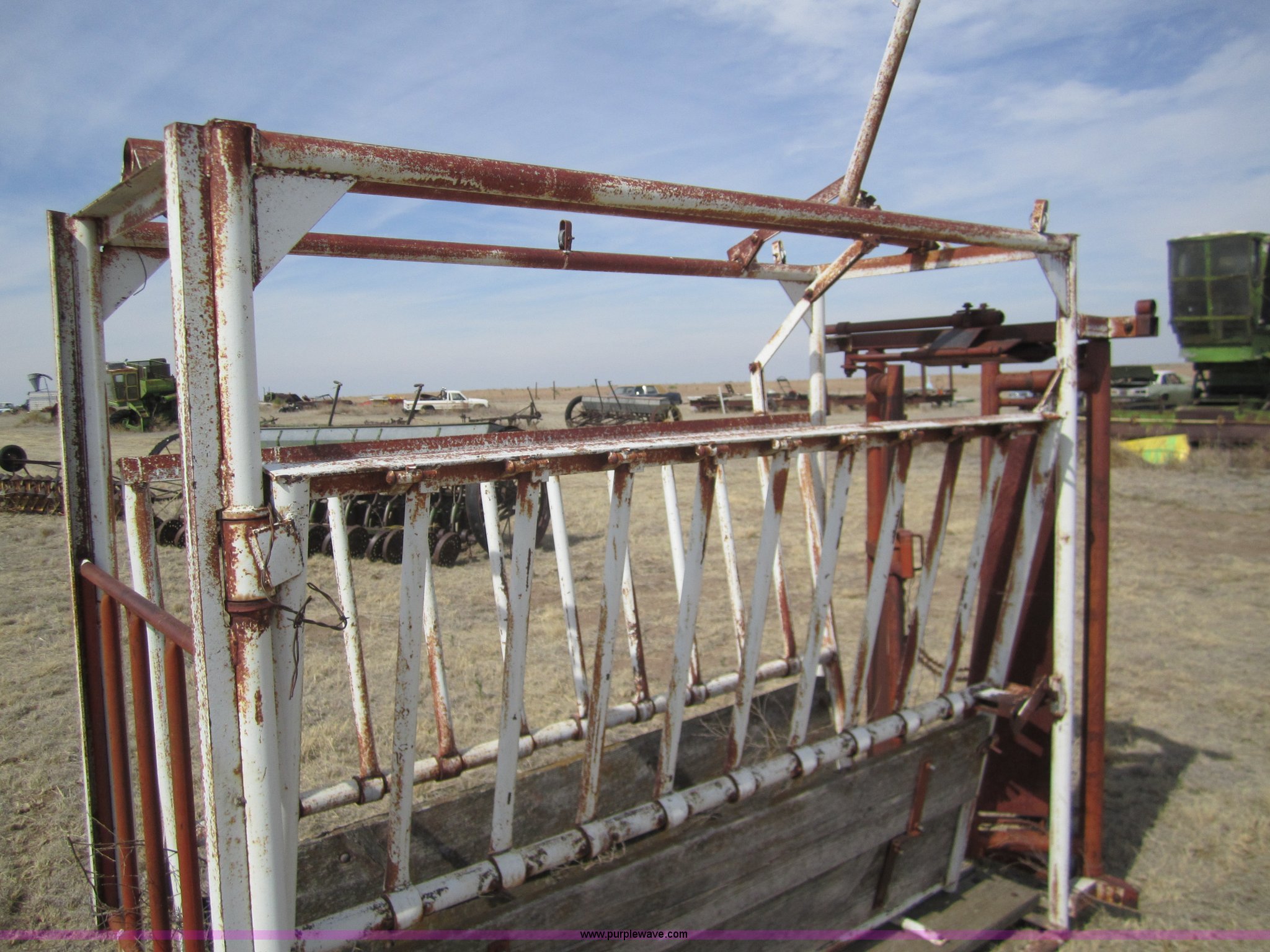 MYD Handy cattle chute and DipAMatic applicator in Hugoton, KS Item 3120 sold Purple Wave