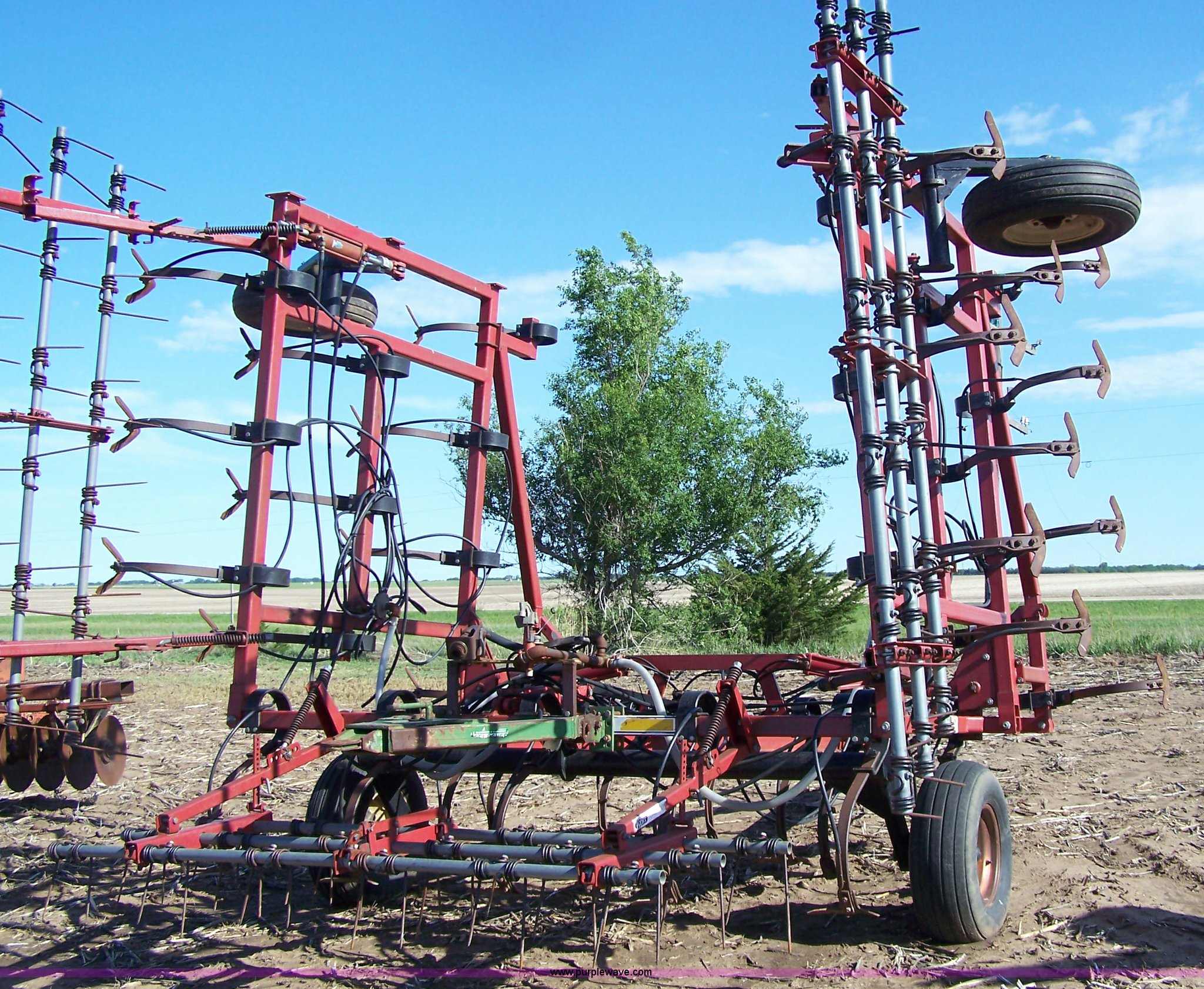 Kent 4325 field cultivator in Bushton, KS Item 7282 sold Purple Wave