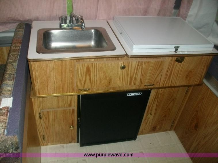 image for item 1002 1996 Coleman Fleetwood Santa Fe pop up camper