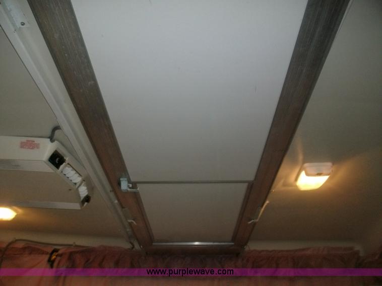 image for item 1002 1996 Coleman Fleetwood Santa Fe pop up camper