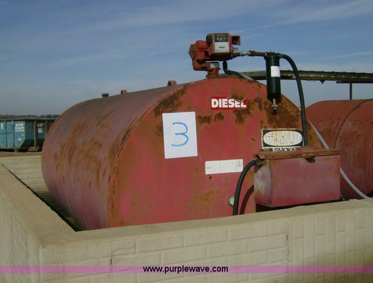 image for item 1203 1,500 gallon fuel tank on skids
