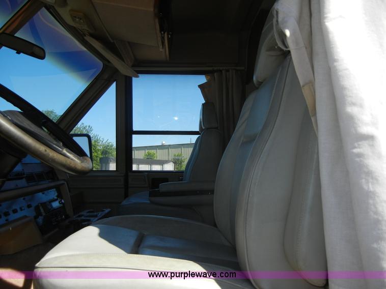 image for item 2362 1991 Elandan Winnebago RV/motor home