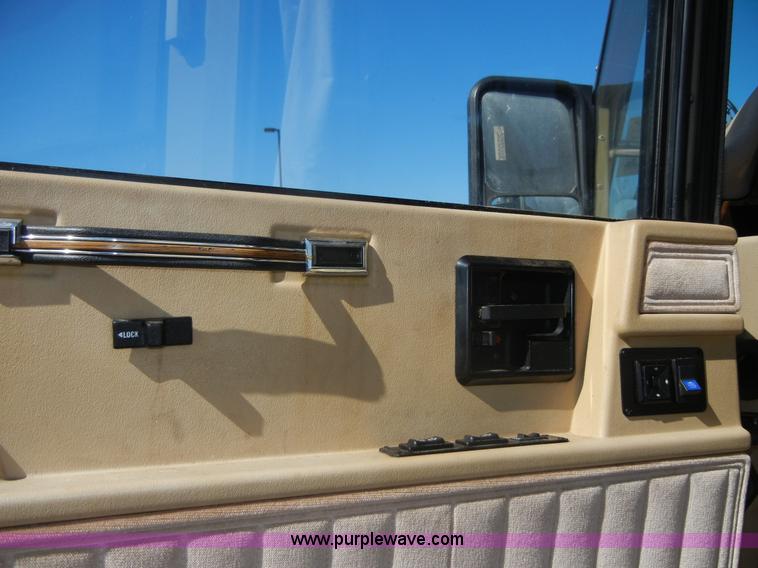 image for item 2362 1991 Elandan Winnebago RV/motor home