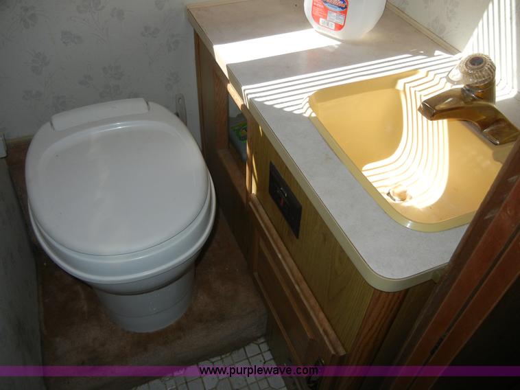 image for item 2362 1991 Elandan Winnebago RV/motor home