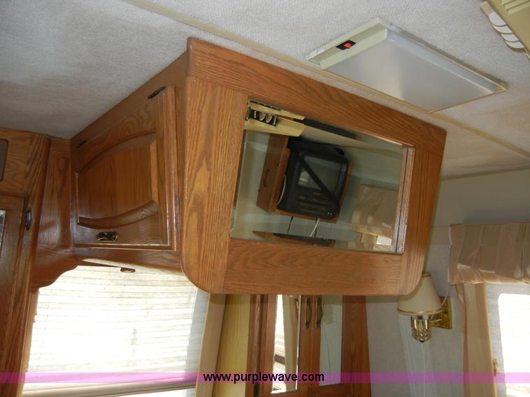 image for item 2362 1991 Elandan Winnebago RV/motor home