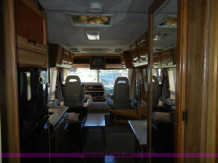 image for item 2362 1991 Elandan Winnebago RV/motor home